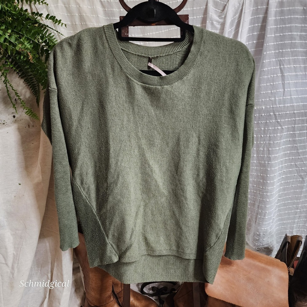 Poof Apparel Womens Olive Green Ribbed Back Crewneck Sweater Size Small 151704-T
